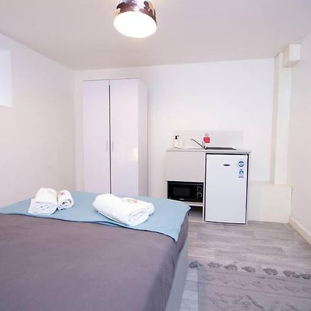Suite 2 - Stylish Private Room In A Shared House 谢菲尔德 外观 照片