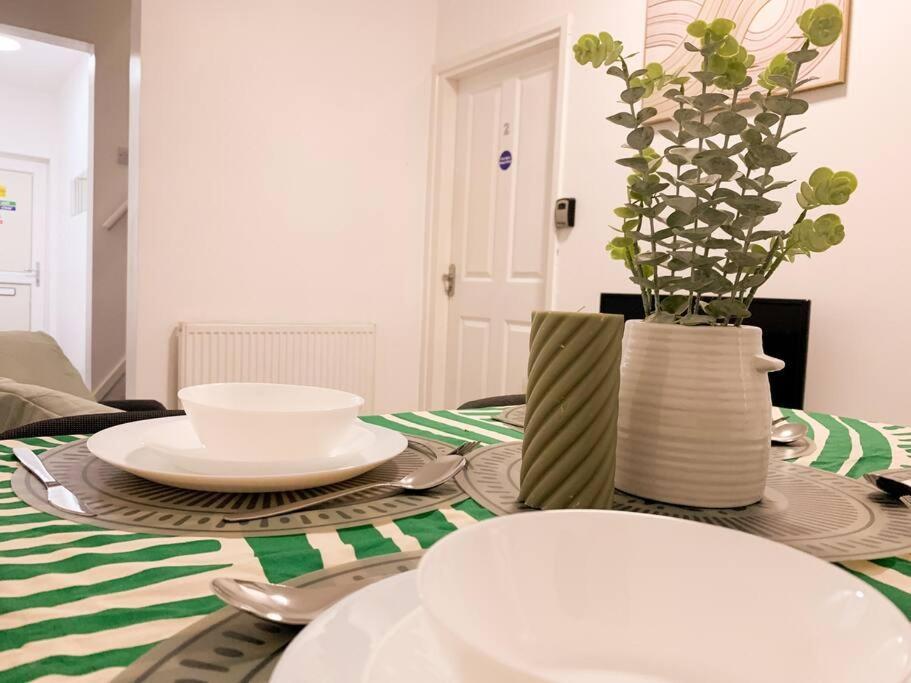 Suite 2 - Stylish Private Room In A Shared House 谢菲尔德 外观 照片