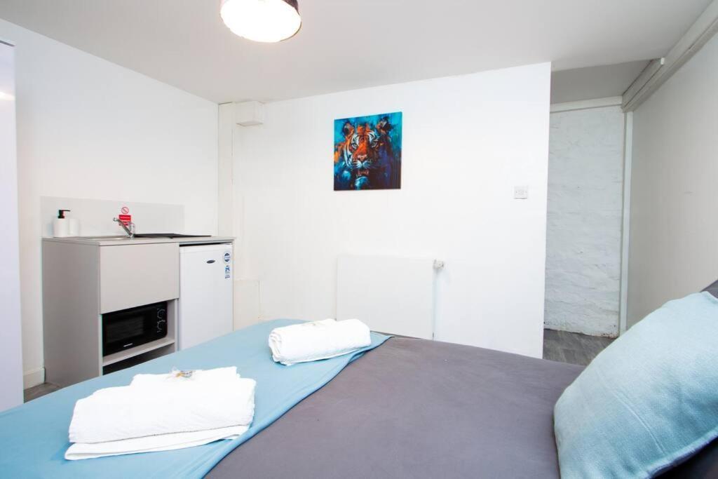 Suite 2 - Stylish Private Room In A Shared House 谢菲尔德 外观 照片