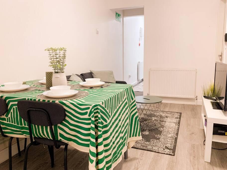 Suite 2 - Stylish Private Room In A Shared House 谢菲尔德 外观 照片