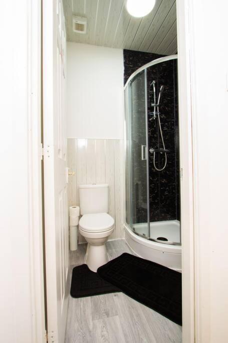 Suite 2 - Stylish Private Room In A Shared House 谢菲尔德 外观 照片
